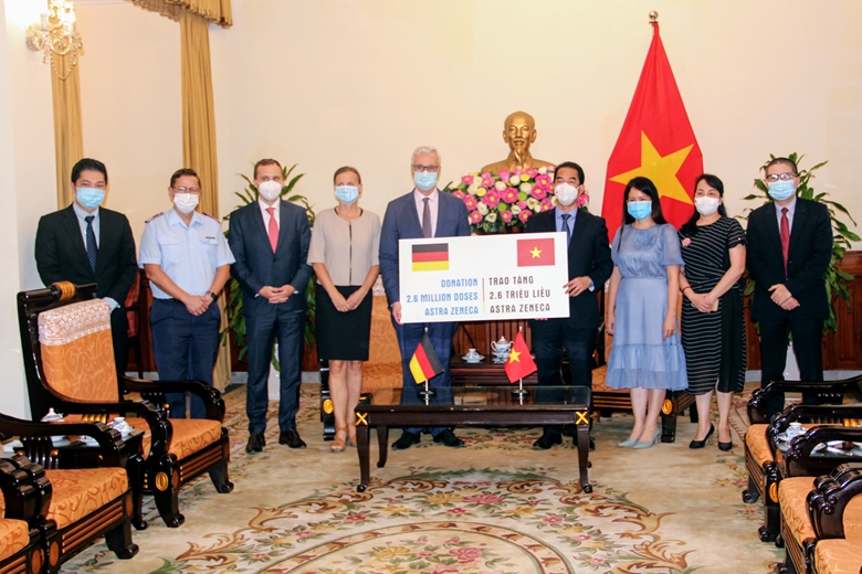 越南接受由德国政府捐助的260万剂阿斯利康疫苗